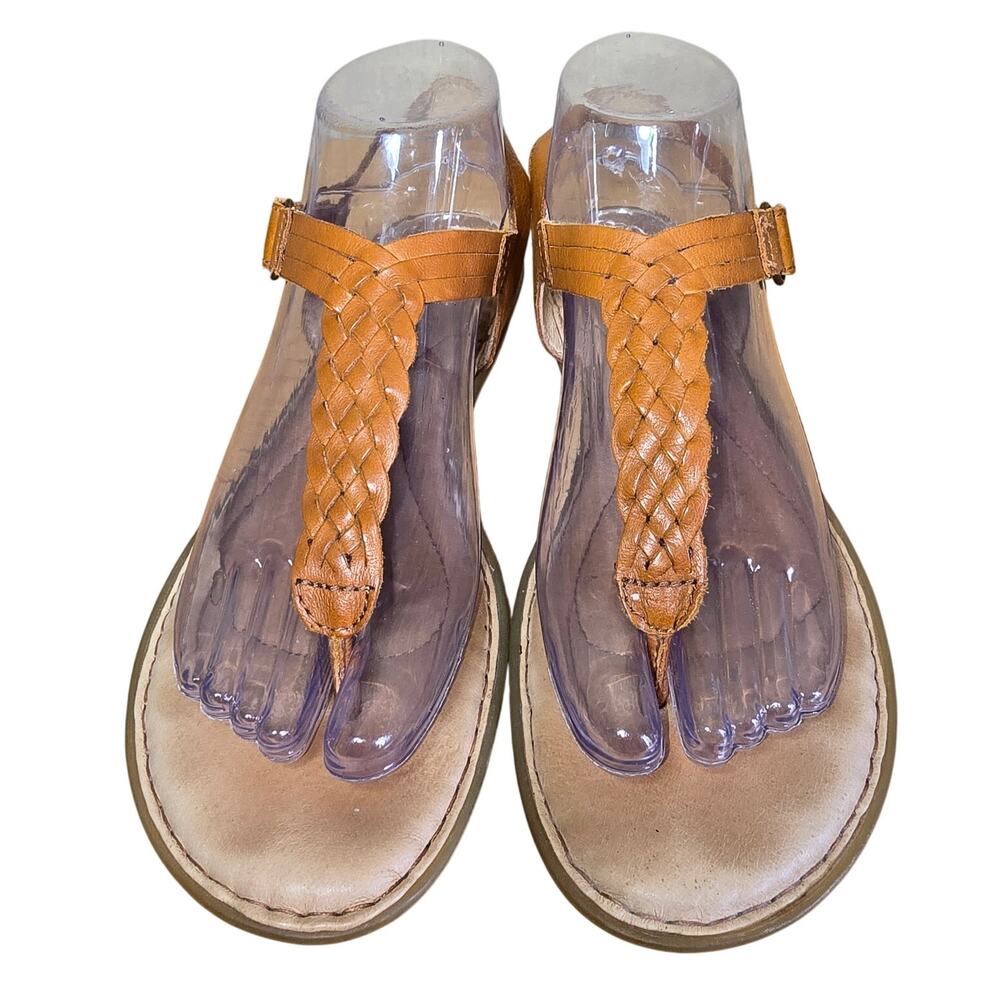Born Yarrow Brown Leather Thong Strappy Sandal Size 9
Excellent Cushioned